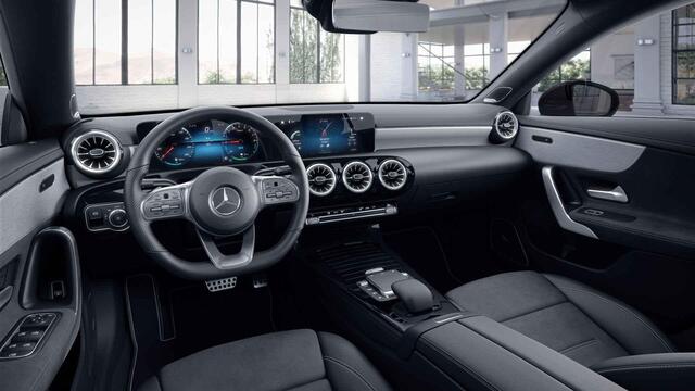 Mercedes-Benz CLA-KLASSE 250 e Premium Plus | AMG | Night | Trekhaak | Panoramadak | Widescreen | Sfeerverlichting | Stoelverwarming |