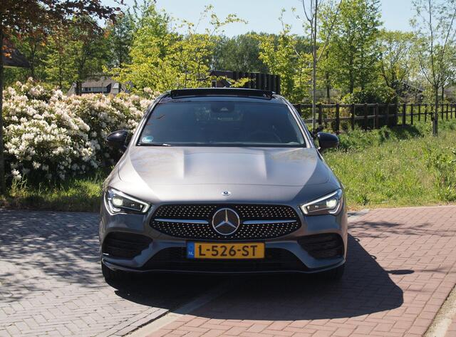 Mercedes-Benz CLA-KLASSE 250 e Business Solution AMG Limited | Panoramadak | Camera | Sfeerverlichting | Apple Carplay |