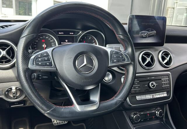 Mercedes-Benz CLA-KLASSE 180 Business Solution AMG Upgrade Edition Nette Staat | NL AUTO | Automaat | Achteruitrijcamera | Navigatie | Stoelverwarming | Parkeersensoren | Airco | 2 Sleutels | NAP |