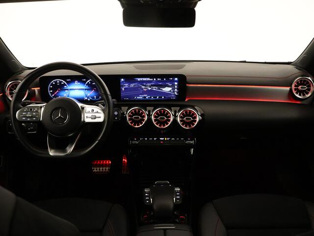 Mercedes-Benz CLA-KLASSE 200 Business Solution AMG | Navigatie | Camera | Parkeersensoren | Panoramadak | LM velgen | Inclusief 24 maanden MB Certified garantie voor Europa.