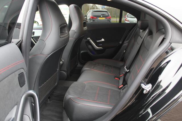 Mercedes-Benz CLA-KLASSE 250 e Business Solution AMG Limited / Panoramadak / Camera / Memory Seats / Sfeerverlichting / 18'' / Matrix LED / Keyless / Stoelverwarming / DAB / Cruise Control