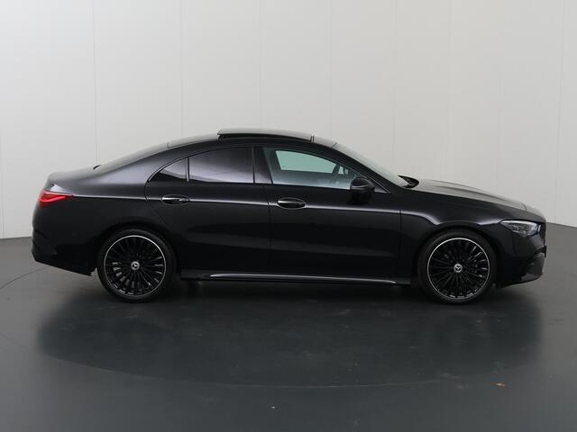 Mercedes-Benz CLA-KLASSE 180 Business Solution AMG | Panoramaschuifdak | AMG Line Plus | Head-up display | Nightpakket | 360° camera | Dodehoekassistent |