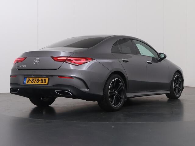 Mercedes-Benz CLA-KLASSE 200 AMG Line | Night | Stoelverwarming | 18" lichtmetalen velgen | Achteruitrijcamera |