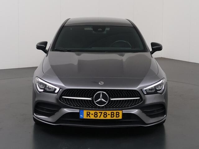Mercedes-Benz CLA-KLASSE 200 AMG Line | Night | Stoelverwarming | 18" lichtmetalen velgen | Achteruitrijcamera |