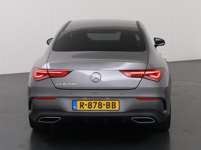 Mercedes-Benz CLA-KLASSE 200 AMG Line | Night | Stoelverwarming | 18" lichtmetalen velgen | Achteruitrijcamera |