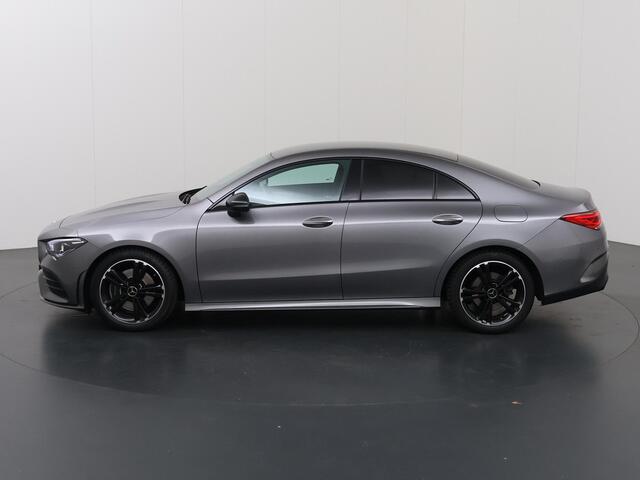 Mercedes-Benz CLA-KLASSE 200 AMG Line | Night | Stoelverwarming | 18" lichtmetalen velgen | Achteruitrijcamera |