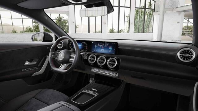 Mercedes-Benz CLA-KLASSE 250 e Star Edition AMG Line | Multibeam | Panoramadak | Night | Multispaaks lichtmetalen velgen | Stoelverwarming |