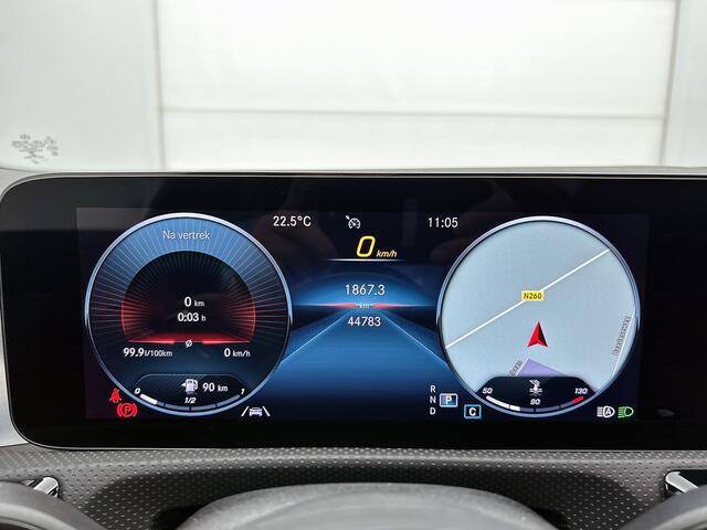 Mercedes-Benz CLA-KLASSE 180 AMG Line Panoramadak | Leder | Multispaaks | Stoelverwarming | Night Pakket Inclusief 24 maanden Mercedes-Benz Certified garantie voor Europa.