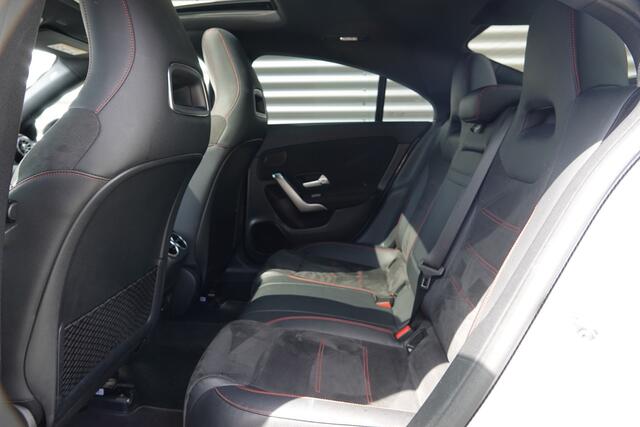 Mercedes-Benz CLA-KLASSE 200 Business Solution AMG | Pano | Memory | Camera | Carplay | Sfeer |