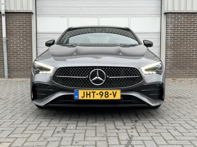 Mercedes-Benz CLA-KLASSE 180 Star Edition AMG | Night Pakket | Panoramadak | DISTRONIC Afstandsassistent | Dodehoekassistent | MULTIBEAM LED Koplampen | Sfeerverlichting | Stoelverwarming | Apple CarPlay | Android Auto | Sierdelen Aluminium | Elektrisch Inklapbare Buitenspiegels