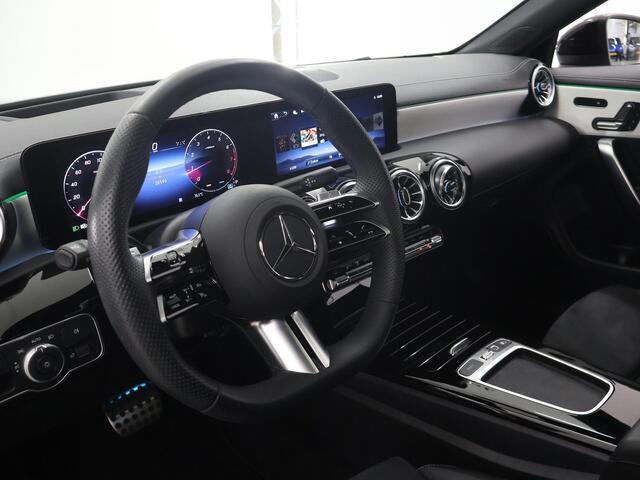 Mercedes-Benz CLA-KLASSE 180 Business Solution AMG | Night | Panoramadak | Multibeam | Sfeerverlichting | Memory |