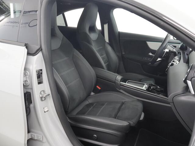 Mercedes-Benz CLA-KLASSE 180 Business Solution AMG | Night | Panoramadak | Multibeam | Sfeerverlichting | Memory |