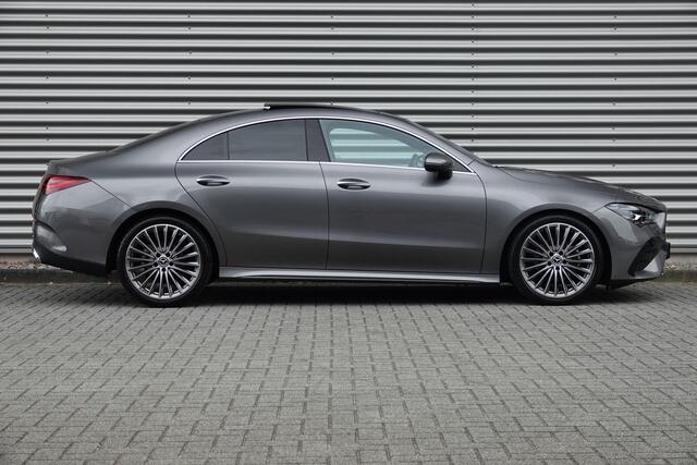 Mercedes-Benz CLA-KLASSE 180 Star Edition AMG | Pano | Trekhaak | Distronic | Camera | Sfeer |