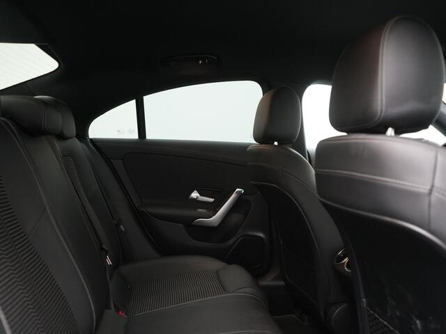 Mercedes-Benz CLA-KLASSE 200 Advantage 164pk | Trekhaak | Camera | Widescreen Navi | Park Assist | Apple Carplay | Cruise Control | Lane Assist | DAB | 18"L.M " |