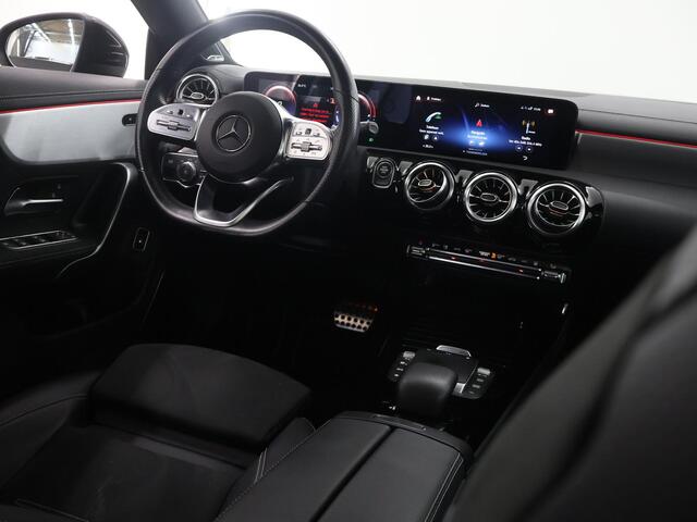 Mercedes-Benz CLA-KLASSE 250 e Premium Plus | AMG | Night | Trekhaak | Panoramadak | Widescreen | Sfeerverlichting | Stoelverwarming |