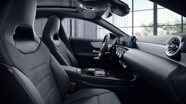 Mercedes-Benz CLA-KLASSE 180 Business Solution AMG | Night pakket | Panoramadak | Stoelverwarming | Burmester |