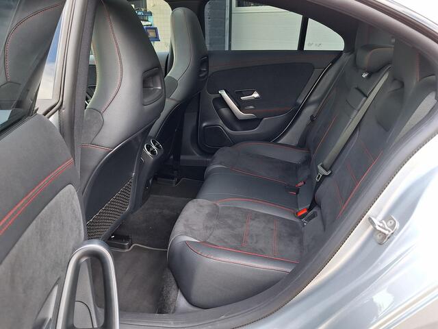 Mercedes-Benz CLA-KLASSE 180 Star Edition AMG Line | Panoramadak | Night Pakket | Achteruitrijcamera | Sfeerverlichting | Stoelverwarming | Widescreen | Keyless-GO
