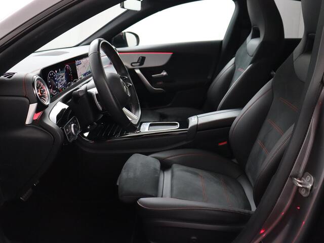Mercedes-Benz CLA-KLASSE 250e AMG Facelift | Panoramadak | ACC | 360° Camera | Burmester!
