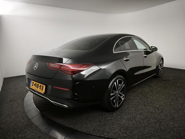 Mercedes-Benz CLA-KLASSE 180 Luxury Line | Panoramadak | Leder | Wide screen |