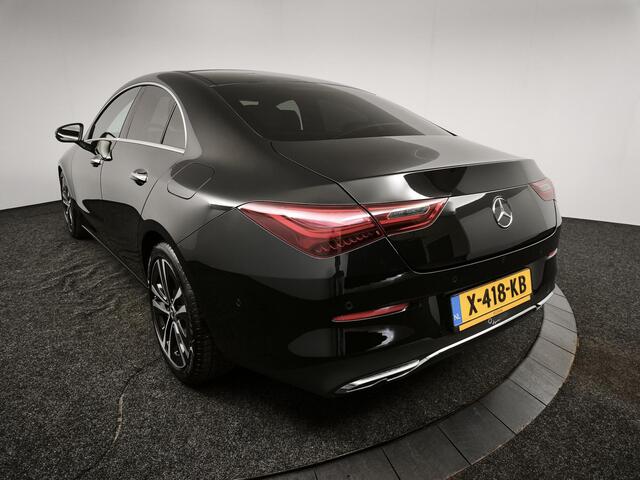 Mercedes-Benz CLA-KLASSE 180 Luxury Line | Panoramadak | Leder | Wide screen |