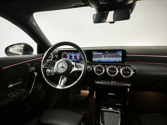 Mercedes-Benz CLA-KLASSE 180 Luxury Line | Panoramadak | Leder | Wide screen |