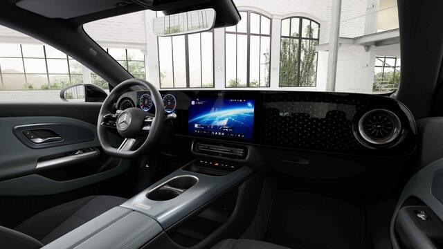Mercedes-Benz CLA-KLASSE 180 Business Solution AMG | Night | Panoramadak | Trekhaak | Parkeercamera | Dodehoekassistent |