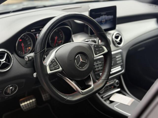 Mercedes-Benz CLA-KLASSE 180 Automaat AMG Line l Pano l Camera l Navi l AMG Lichtmetaal