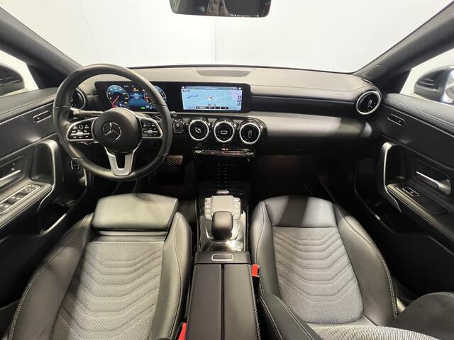 Mercedes-Benz CLA-KLASSE 250 e Luxury Line | Navigatie | LM Velgen 18" | Voorstoelen Verwarmd | Cruise Control | LED Koplampen | Airco |