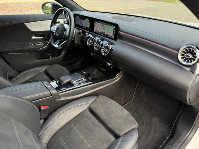 Mercedes-Benz CLA-KLASSE 250e AMG Distronic+ Night Pakket