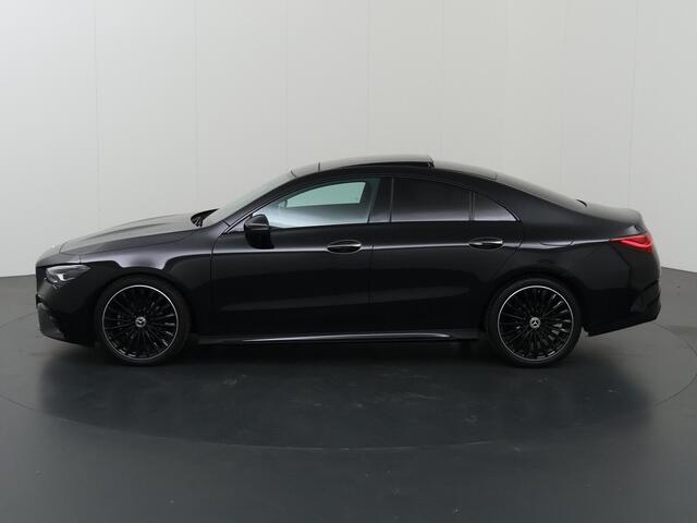 Mercedes-Benz CLA-KLASSE 180 Star Edition AMG Line | Night | Panoramadak | Keyless | 19" lichtmetalen velgen |