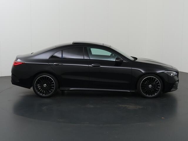 Mercedes-Benz CLA-KLASSE 180 Star Edition AMG Line | Night | Panoramadak | Keyless | 19" lichtmetalen velgen |