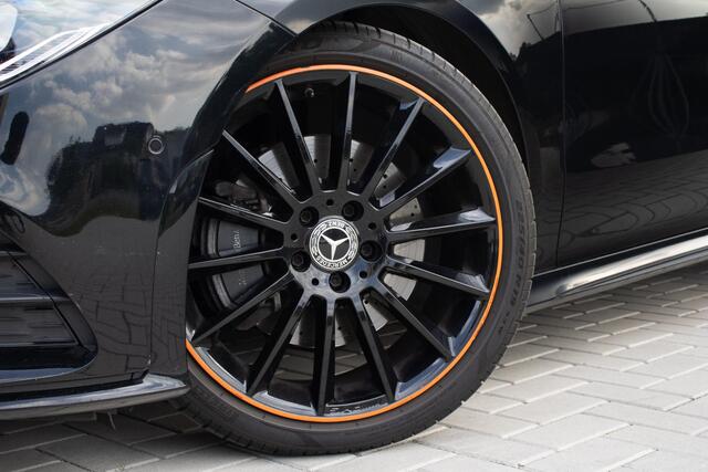 Mercedes-Benz CLA-KLASSE 200 Orangeart Edition AMG PANO 360 Stoelverwarming Alarmsysteem