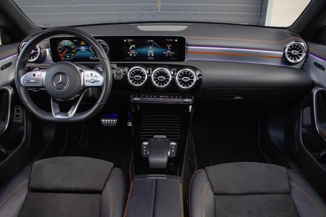 Mercedes-Benz CLA-KLASSE 200 Orangeart Edition AMG PANO 360 Stoelverwarming Alarmsysteem
