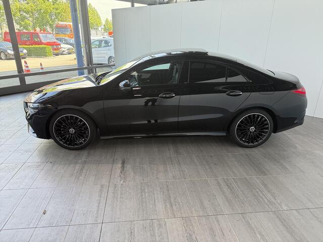 Mercedes-Benz CLA-KLASSE 180 Business Solution AMG | Panoramaschuifdak | AMG Line Plus | Head-up display | Nightpakket | 360° camera | Dodehoekassistent |