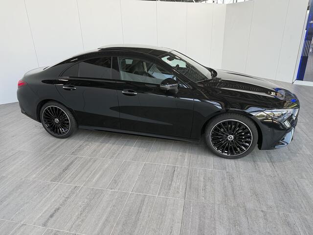 Mercedes-Benz CLA-KLASSE 180 Business Solution AMG | Panoramaschuifdak | AMG Line Plus | Head-up display | Nightpakket | 360° camera | Dodehoekassistent |