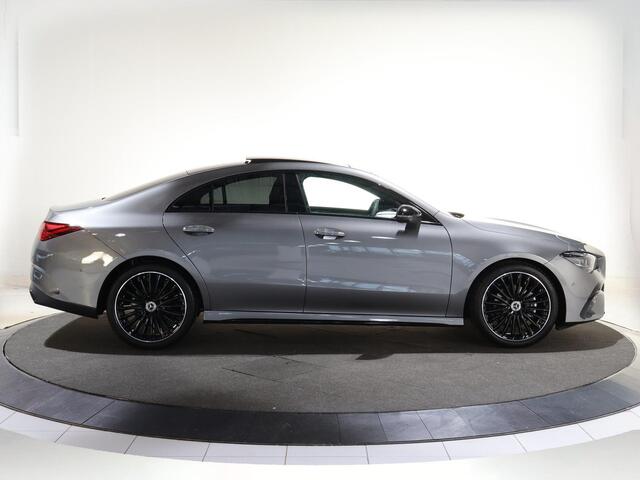 Mercedes-Benz CLA-KLASSE 180 Business Solution AMG | Panoramaschuifdak | AMG Line Plus | Head-up display | Nightpakket | 360° camera | Dodehoekassistent |