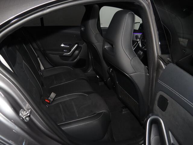 Mercedes-Benz CLA-KLASSE 180 Business Solution AMG | Panoramaschuifdak | AMG Line Plus | Head-up display | Nightpakket | 360° camera | Dodehoekassistent |