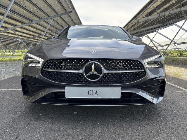 Mercedes-Benz CLA-KLASSE 180 Business Solution AMG | Panoramadak | Burmester | Trekhaak | Rijassistentiepakket | Winter pakket | 360 camera |