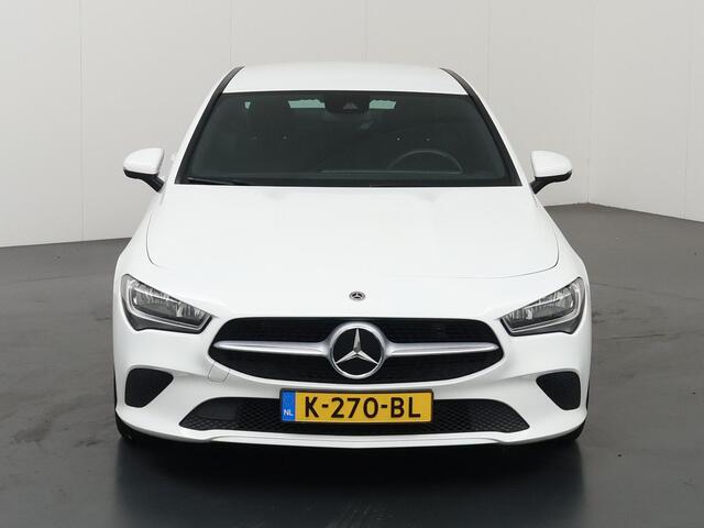 Mercedes-Benz CLA-KLASSE 180 | Widescreen | Achteruitrijcamera | Handgeschakeld | Lichtmetalen velgen | MBUX |