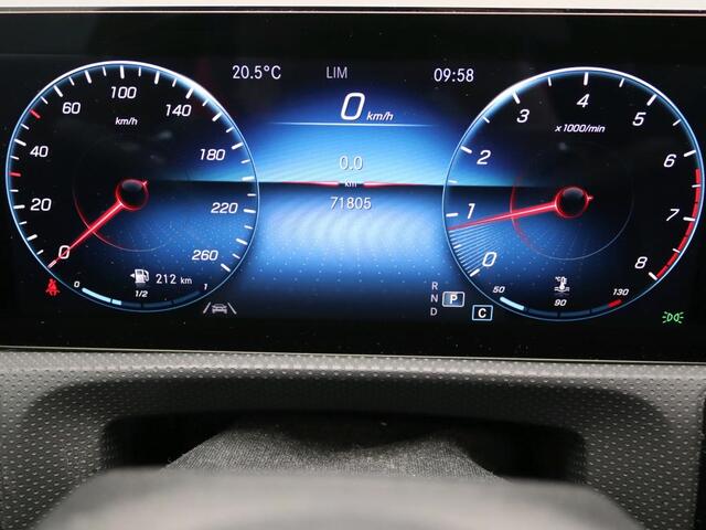 Mercedes-Benz CLA-KLASSE 180 Business Solution AMG AMG Line | Night Pakket | Panorama Schuif-Kanteldak | MultiBeam Ledkoplampen | Parkeerpakket met achteruitrijcamera | Stoelverwarming. Inclusief 24 maanden Mercedes-Benz Certified garantie voor Europa.