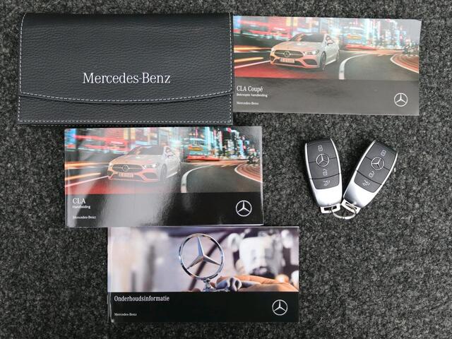Mercedes-Benz CLA-KLASSE 180 Business Solution AMG AMG Line | Night Pakket | Panorama Schuif-Kanteldak | MultiBeam Ledkoplampen | Parkeerpakket met achteruitrijcamera | Stoelverwarming. Inclusief 24 maanden Mercedes-Benz Certified garantie voor Europa.