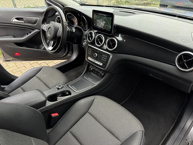 Mercedes-Benz CLA-KLASSE 180 AUT! 18" Lm! NAP! Camera! Nwe APK! VAKANTIEGELD WEKEN!