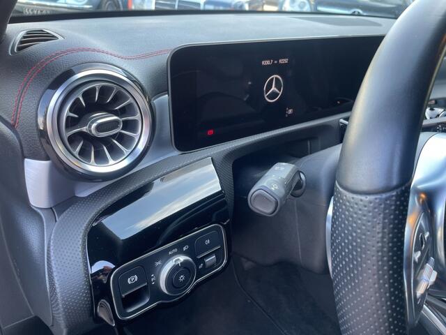 Mercedes-Benz CLA-KLASSE 180 Business Solution AMG Night