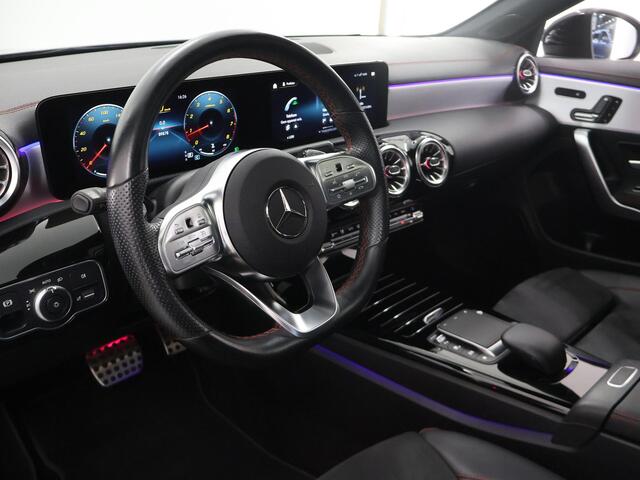 Mercedes-Benz CLA-KLASSE 180 Business Solution AMG | Night pakket | Panoramadak | Stoelverwarming | Burmester |