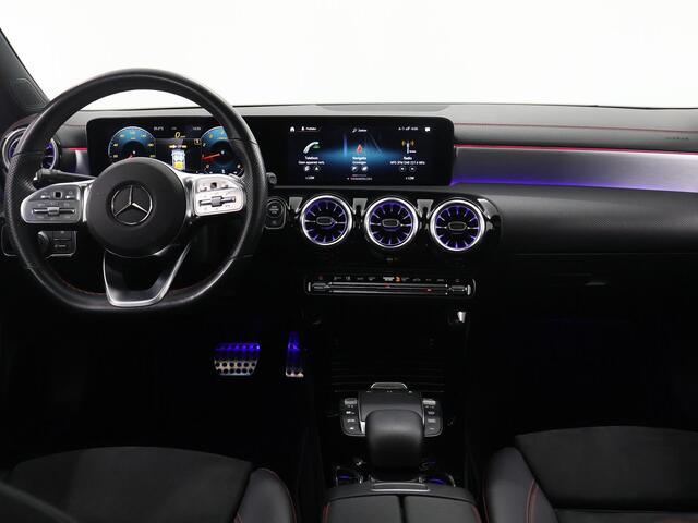 Mercedes-Benz CLA-KLASSE 180 Business Solution AMG | Night pakket | Panoramadak | Stoelverwarming | Burmester |