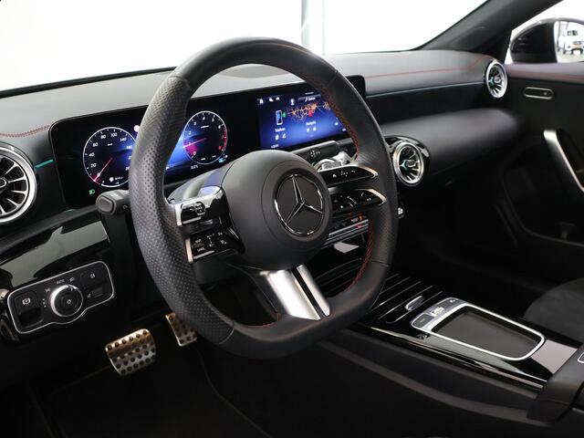 Mercedes-Benz CLA-KLASSE 180 Star Edition AMG Line | Panoramaschuifdak | Night | Achteruitrijcamera | Stoelverwarming voor