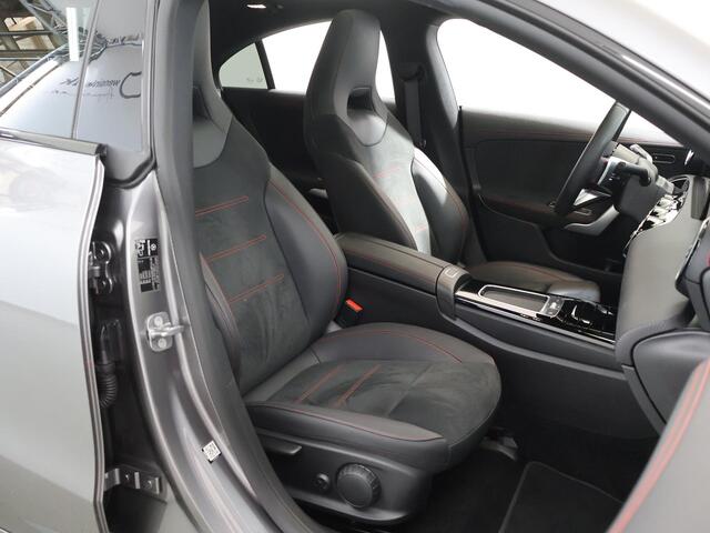 Mercedes-Benz CLA-KLASSE 180 Star Edition AMG Line | Panoramaschuifdak | Night | Achteruitrijcamera | Stoelverwarming voor