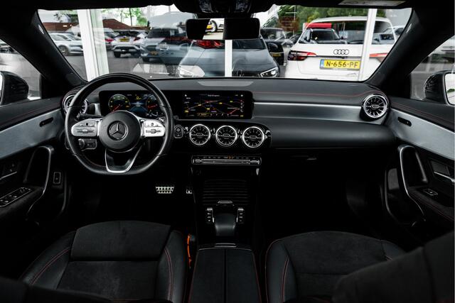 Mercedes-Benz CLA-KLASSE 180 Business Solution AMG | Pano | Camera | NL Auto