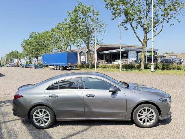 Mercedes-Benz CLA-KLASSE 180 Business Solution Essential , 55.666 KM, GROTE DIGITAAl DASHBOARD, DEALERONDERHOUDEN, HANDGESCHAKELD, ZEER VEEL OPTIE'S, LET OP !!! PRIJS IS EX BPM / EX BTW, BELGISCHE AUTO, AUTOPAS AANWEZIG
