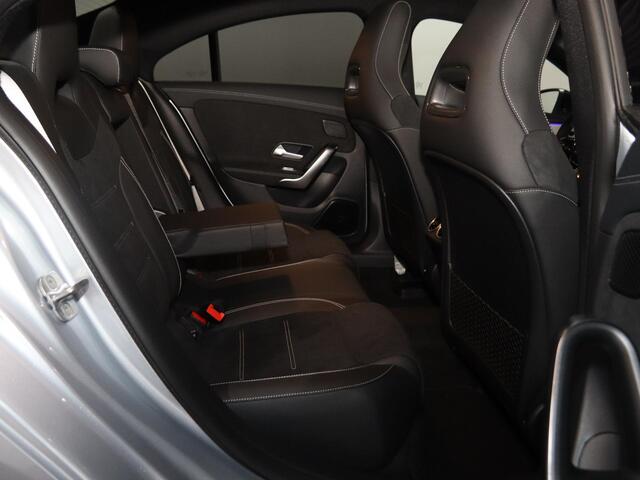 Mercedes-Benz CLA-KLASSE 180 Business Solution AMG | Panoramaschuifdak | AMG Line Plus | Head-up display | Nightpakket | 360° camera | Dodehoekassistent |